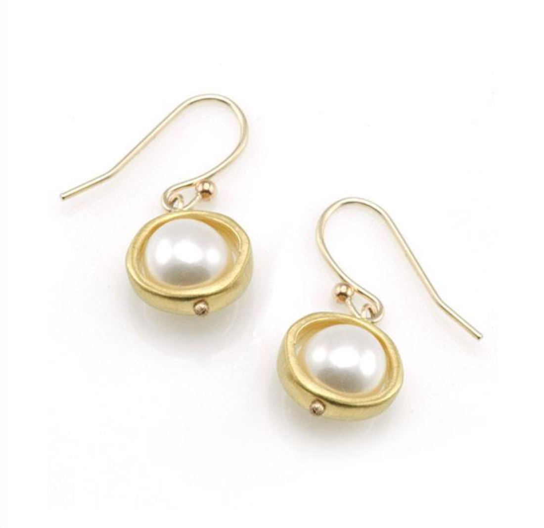 Philippa Roberts Pearl in Circle Vermeil Earring